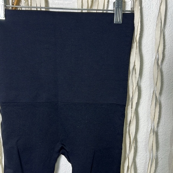 Belly Bandit Mother Trucker Black Cropped Leggings Size Small - Picture 3 of 14